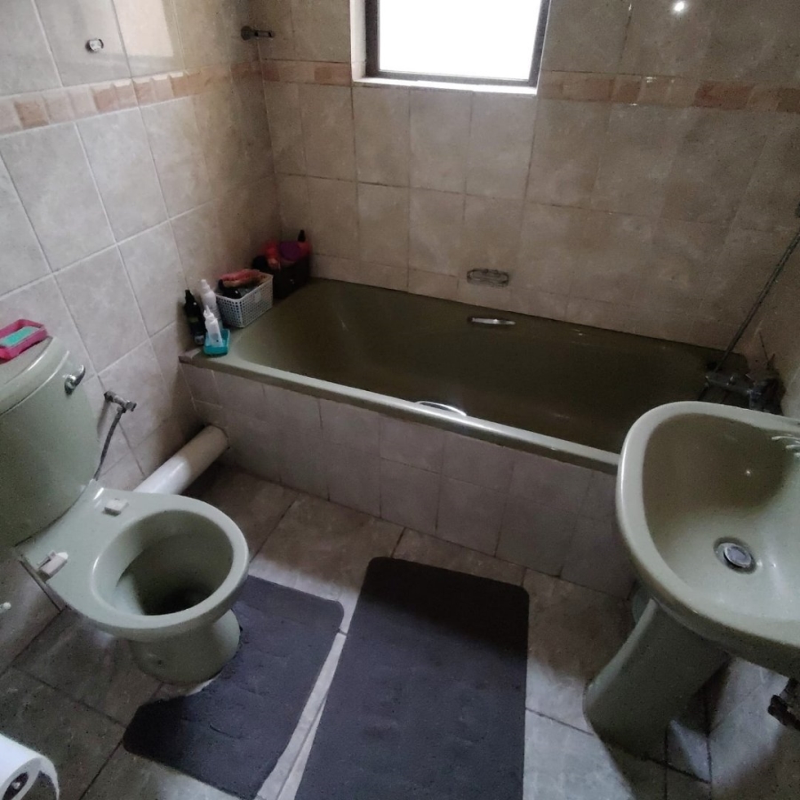 6 Bedroom Property for Sale in Mdantsane Nu 17 Eastern Cape
